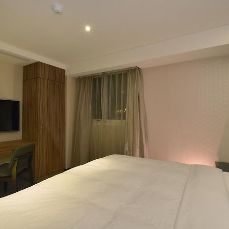 欣欣時尚旅店松山站 Hotel Taipei Exterior foto