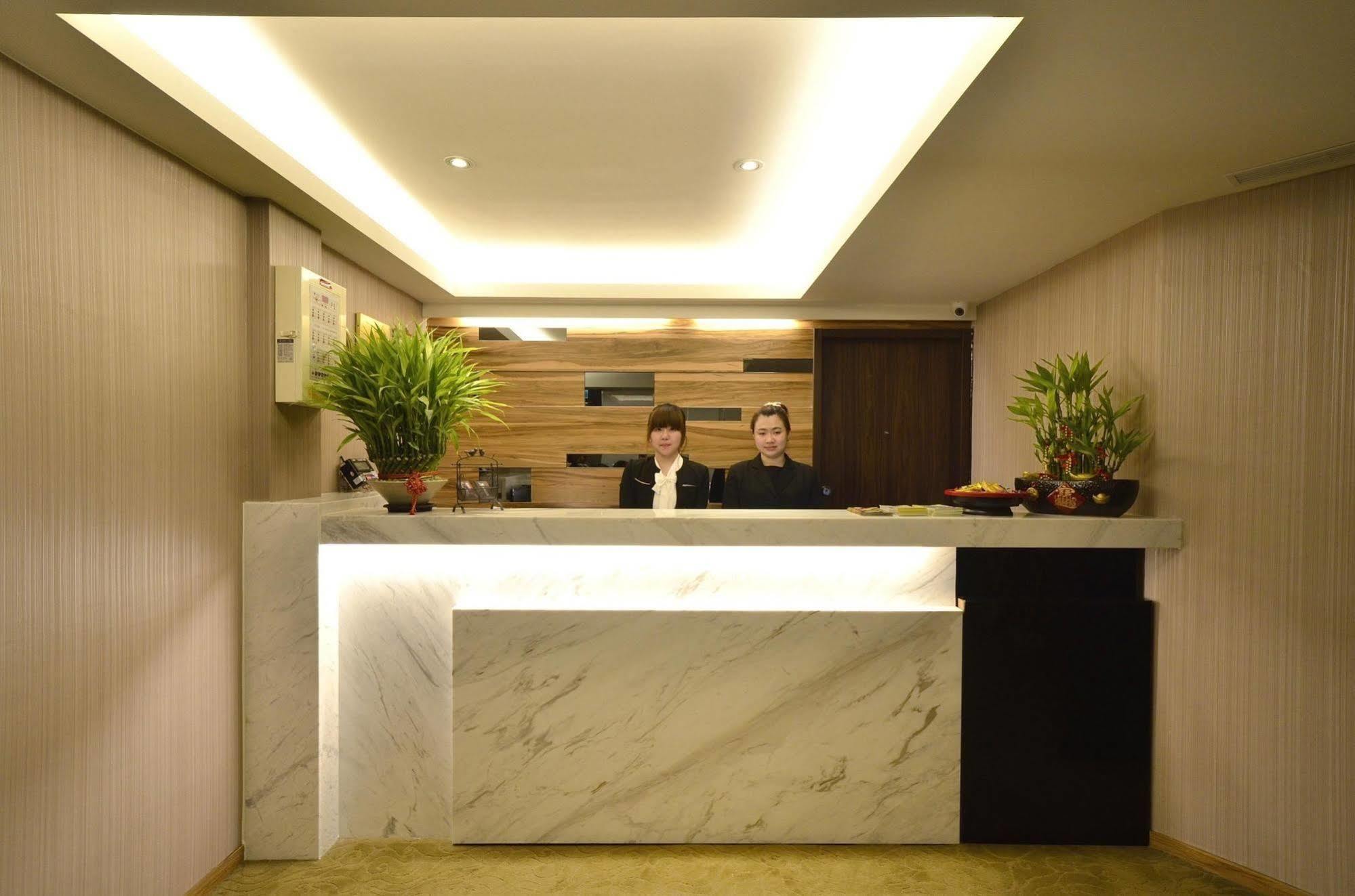 欣欣時尚旅店松山站 Hotel Taipei Exterior foto