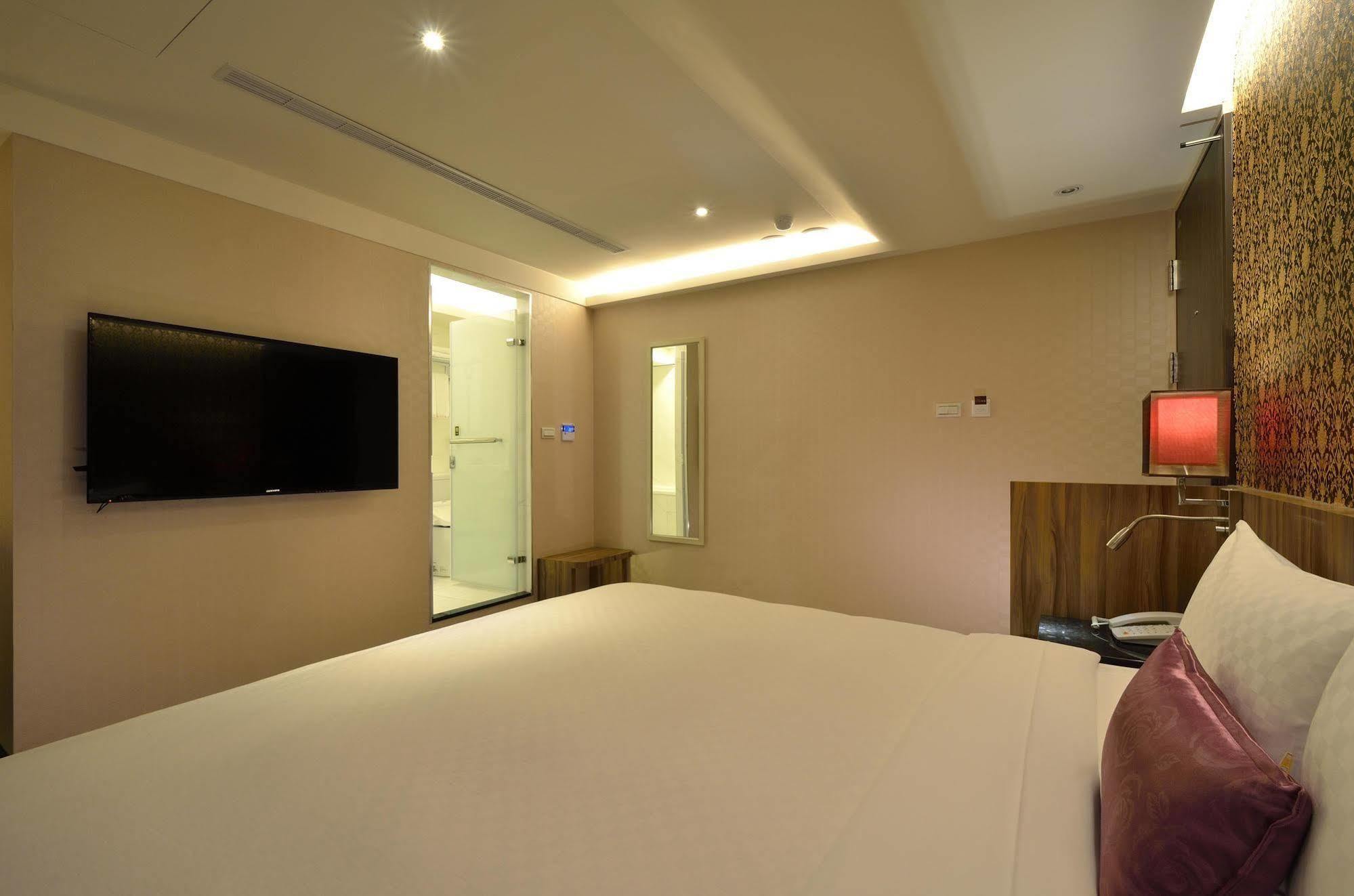 欣欣時尚旅店松山站 Hotel Taipei Exterior foto